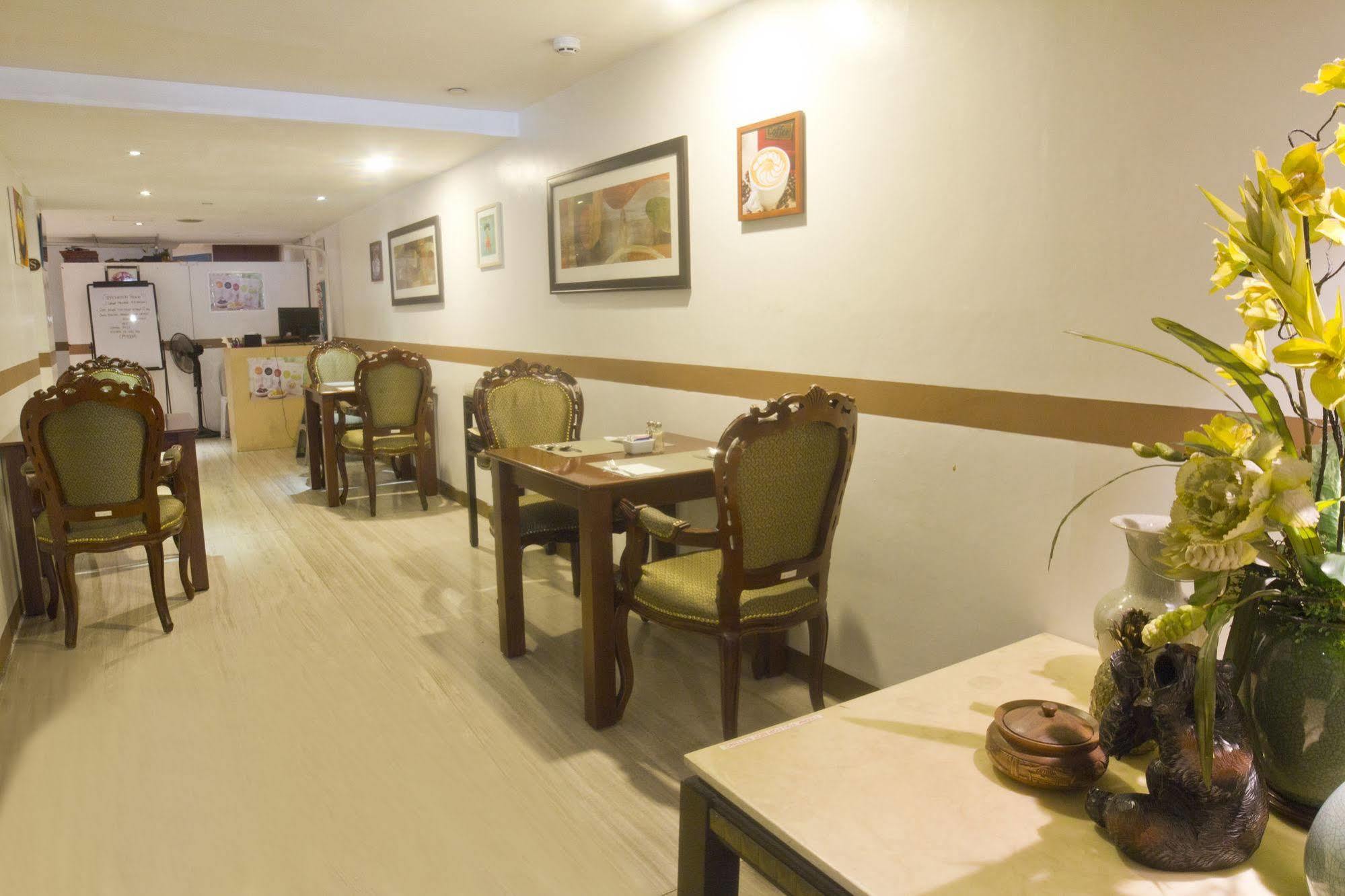 The E-Hotel Makati Макати Экстерьер фото